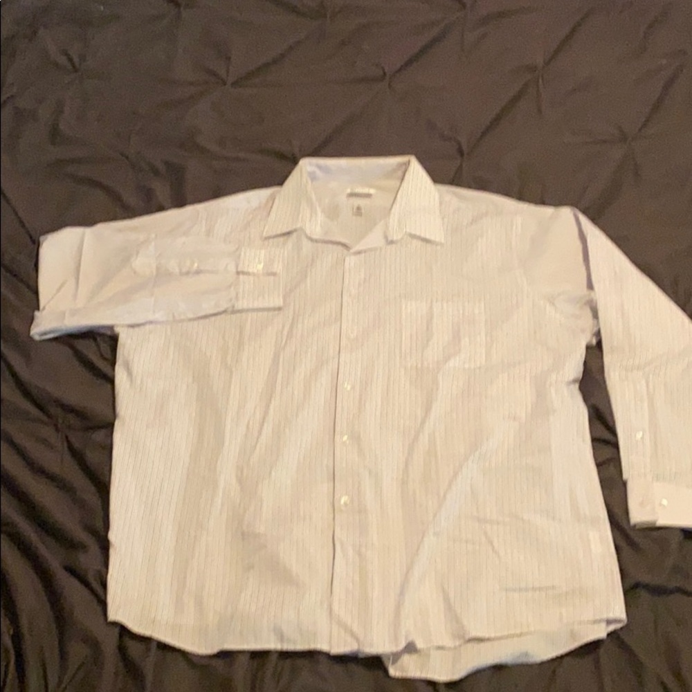 Men’s VanHeusen button down shirt.